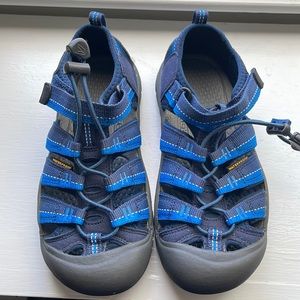 Kids Keen water shoes